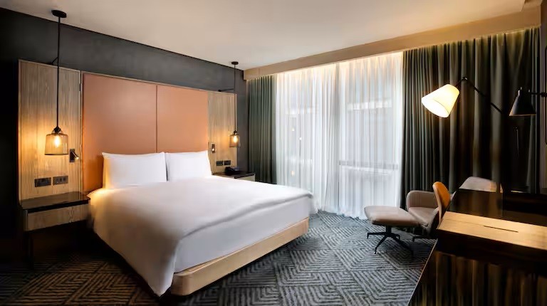 hiltonbankside-kingstandardguestroom-k1-1-